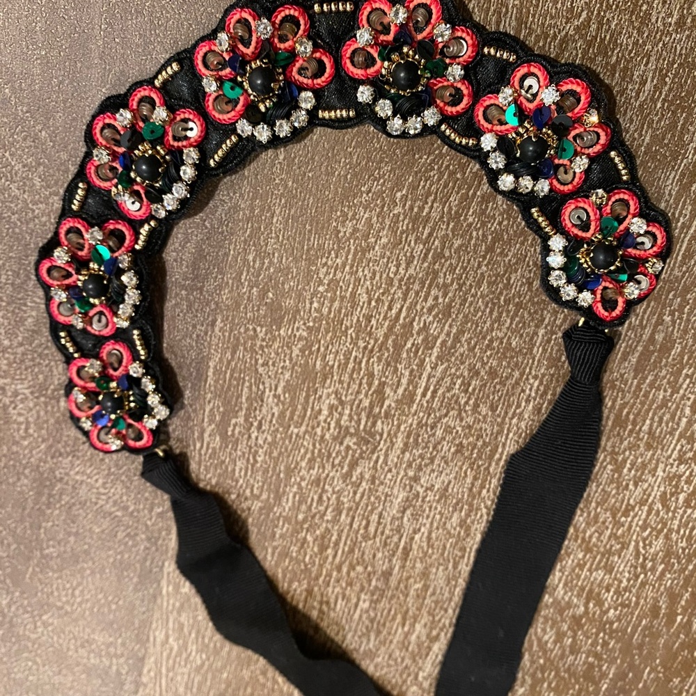 Beautiful Chocker - Picture 2 of 4
